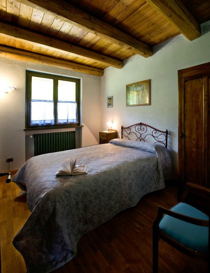 Cascina Il Ginepro Guest House Sinio Eksteriør bilde